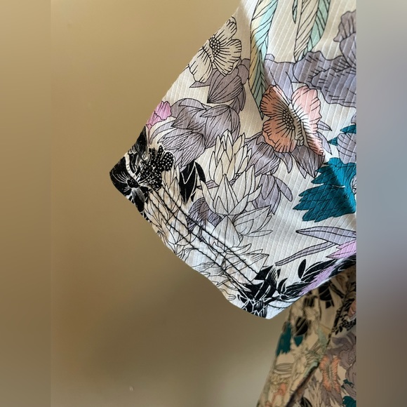 Bundle of 3 scrub suit tops - Picture 9 of 15